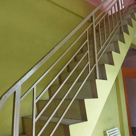 Oyo 92231 Penginapan Tanjung Alang Syariah Macáçar Exterior foto