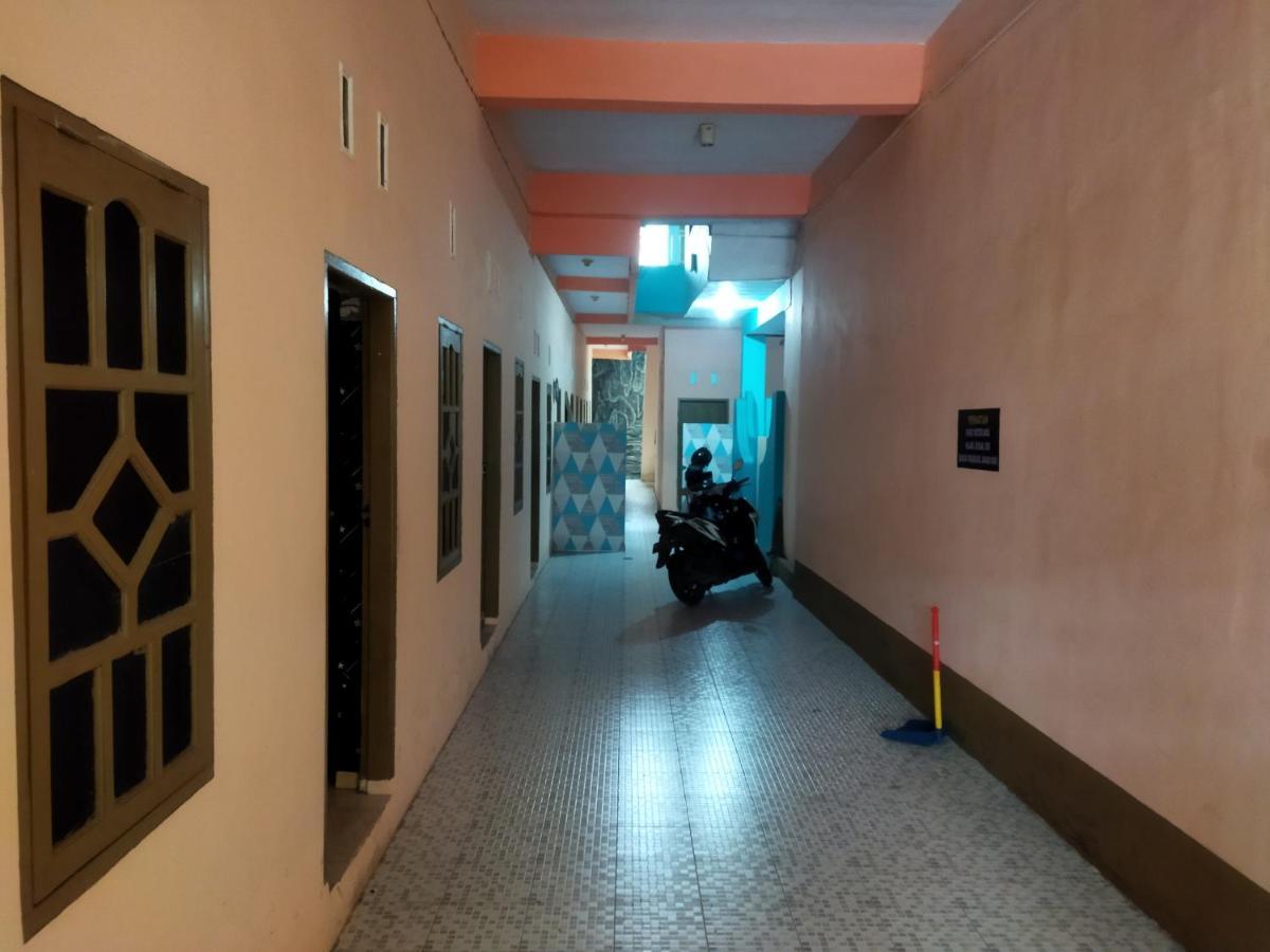 Oyo 92231 Penginapan Tanjung Alang Syariah Macáçar Exterior foto
