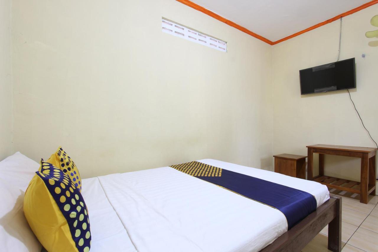 Oyo 92231 Penginapan Tanjung Alang Syariah Macáçar Exterior foto