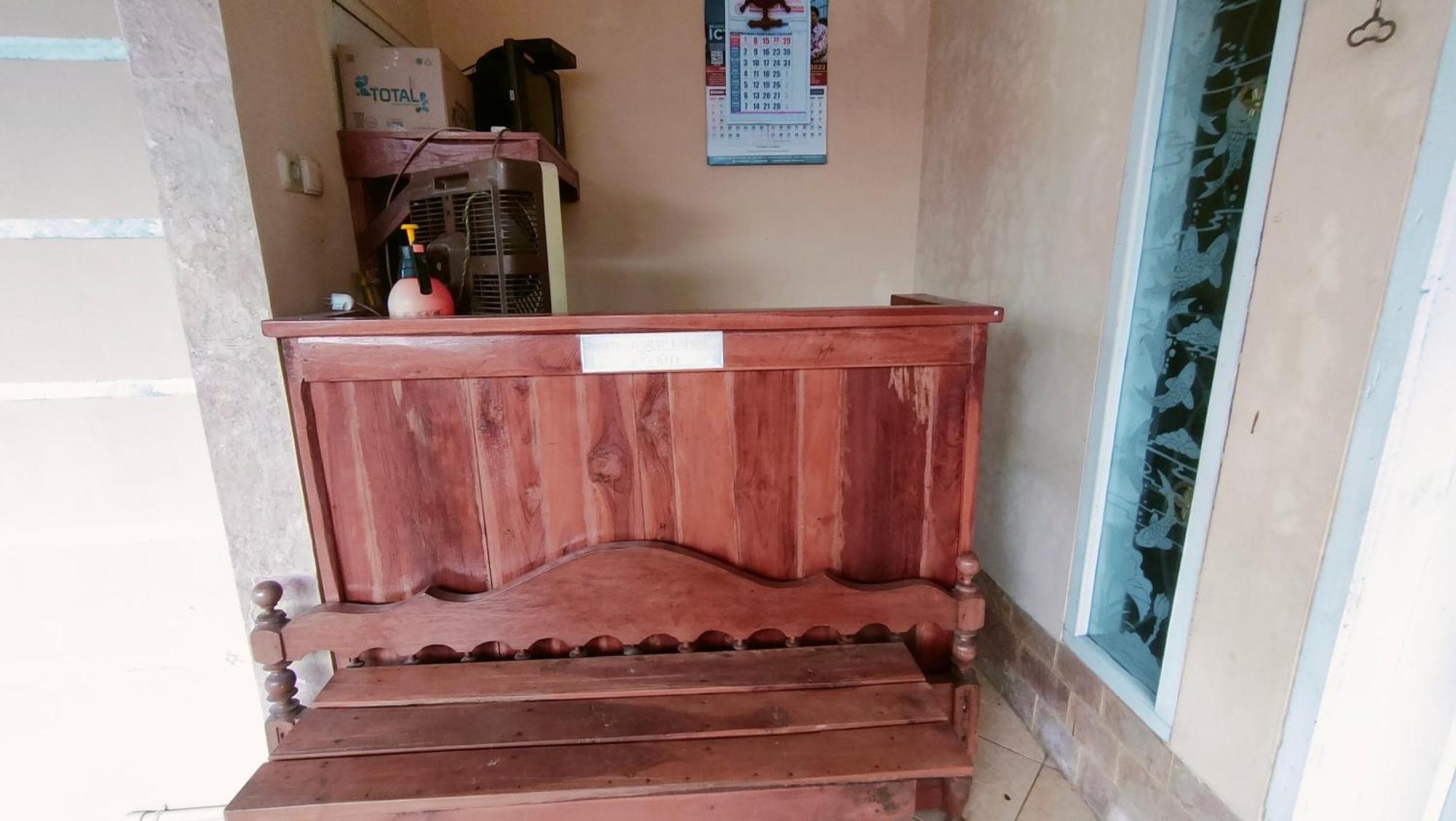 Oyo 92231 Penginapan Tanjung Alang Syariah Macáçar Exterior foto