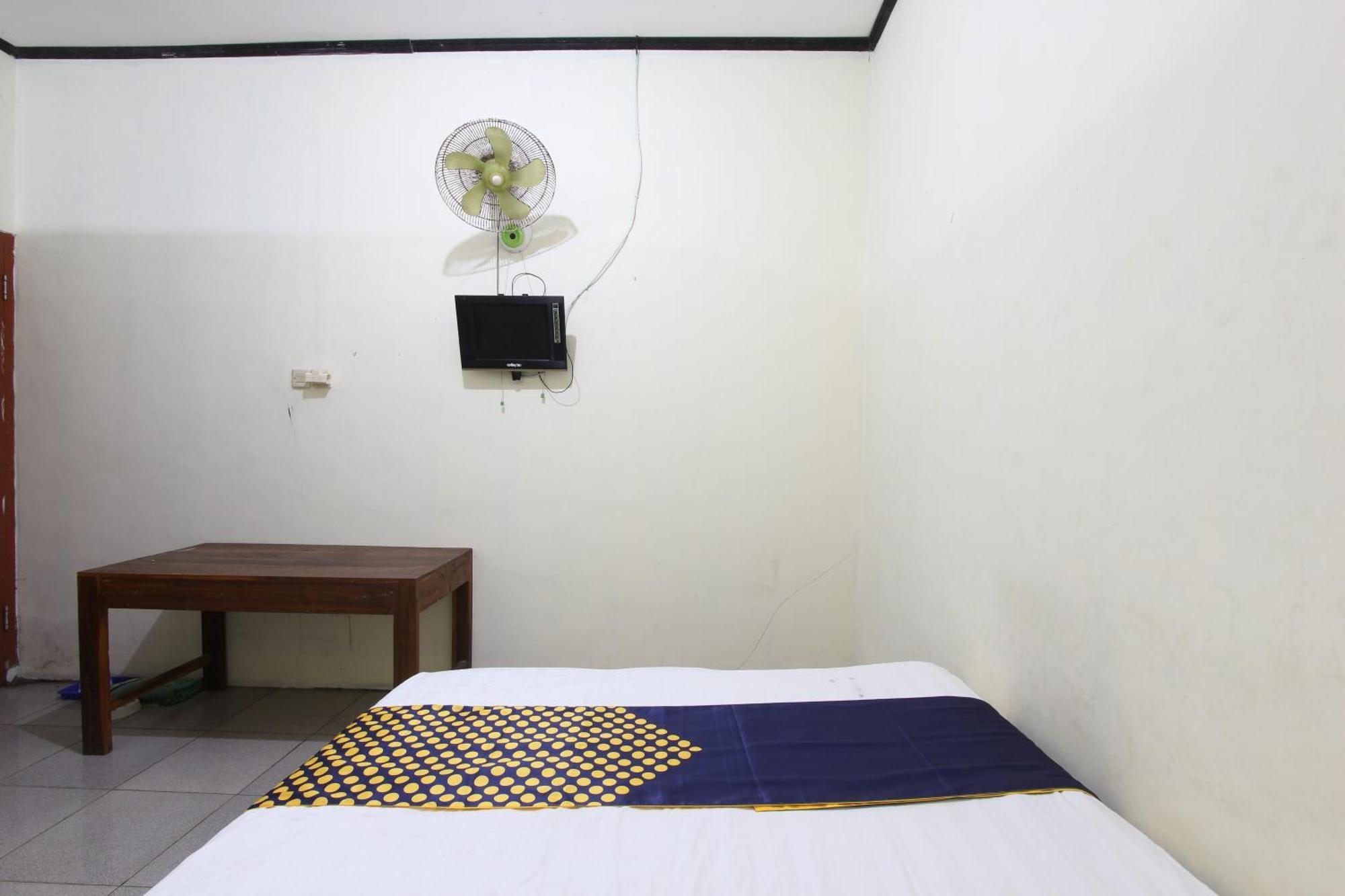 Oyo 92231 Penginapan Tanjung Alang Syariah Macáçar Exterior foto