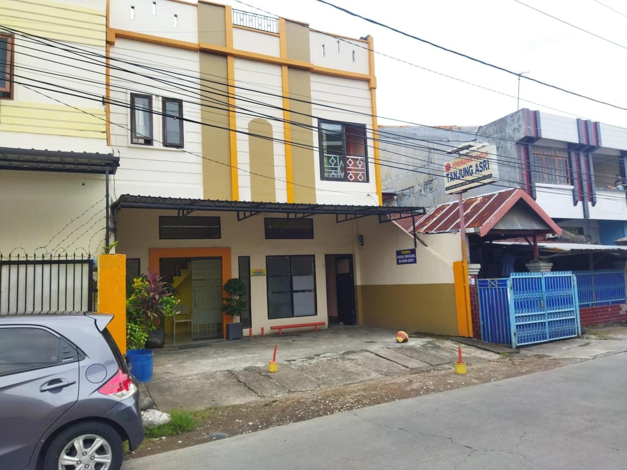 Oyo 92231 Penginapan Tanjung Alang Syariah Macáçar Exterior foto