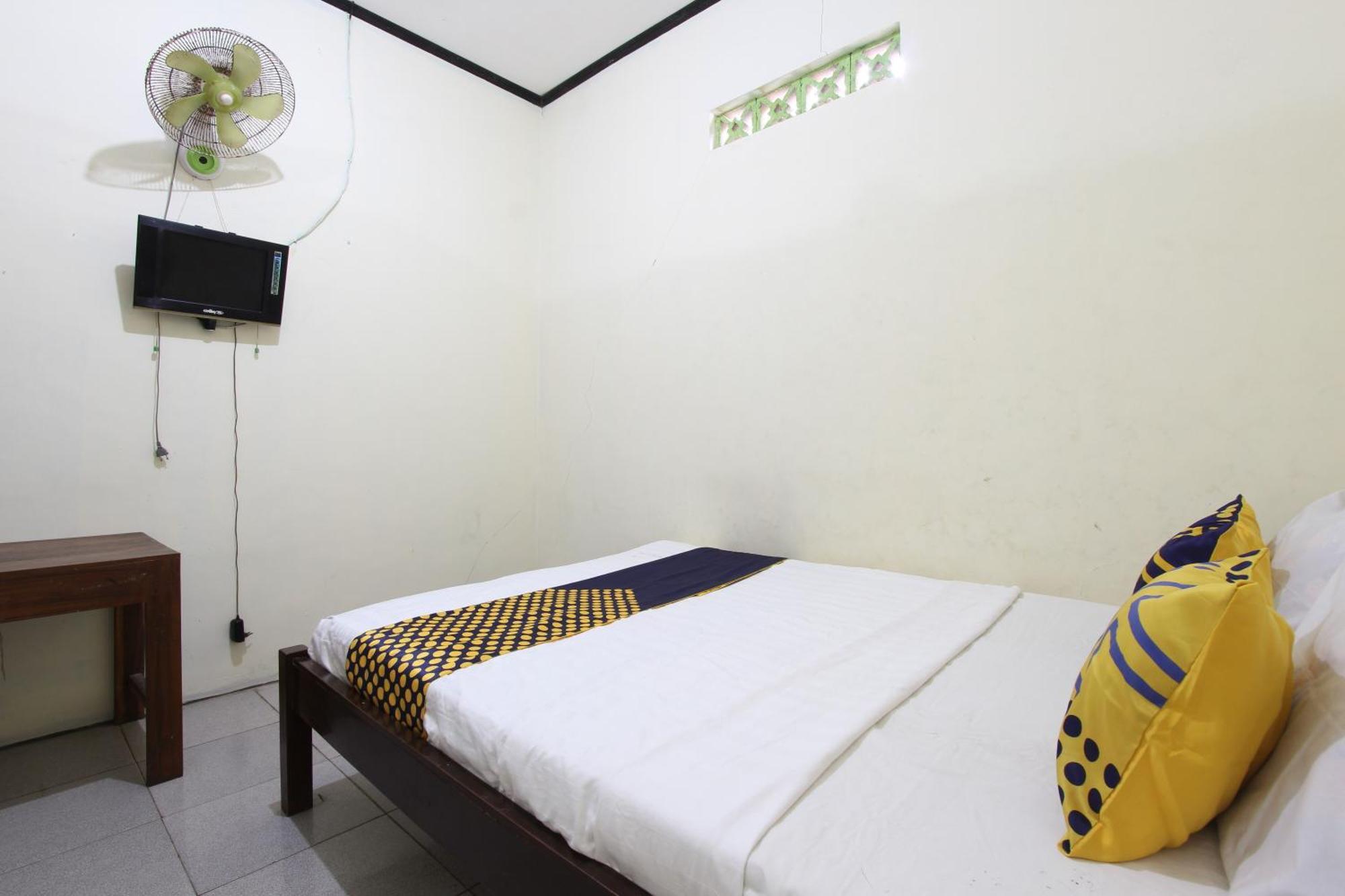 Oyo 92231 Penginapan Tanjung Alang Syariah Macáçar Exterior foto